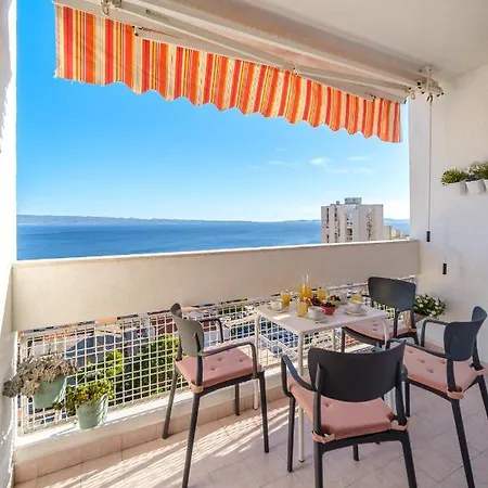 Zest Apartment Split