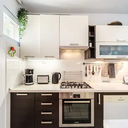 Zest Apartment *