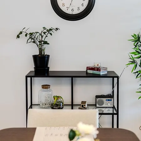Zest Apartment Split