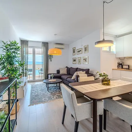 Zest Apartment