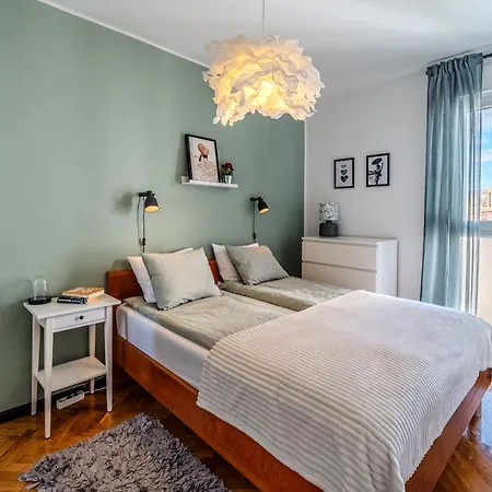 Zest Apartment *